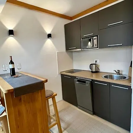 533 In Vucko - Private Host