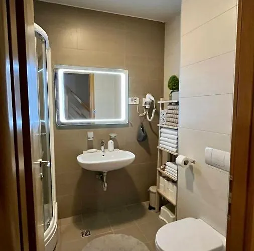 Apartment 533 In Vucko - Private Host 4*